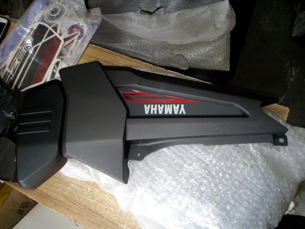 Yamaha Fzs Side Cover