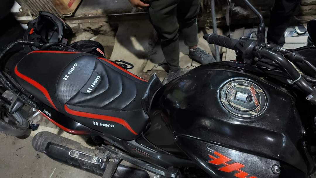 Hunk  MODIFY SEAT COVER BLACK & Red