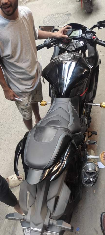 Suzuki Gixxer sf fi Modified seat cover Black