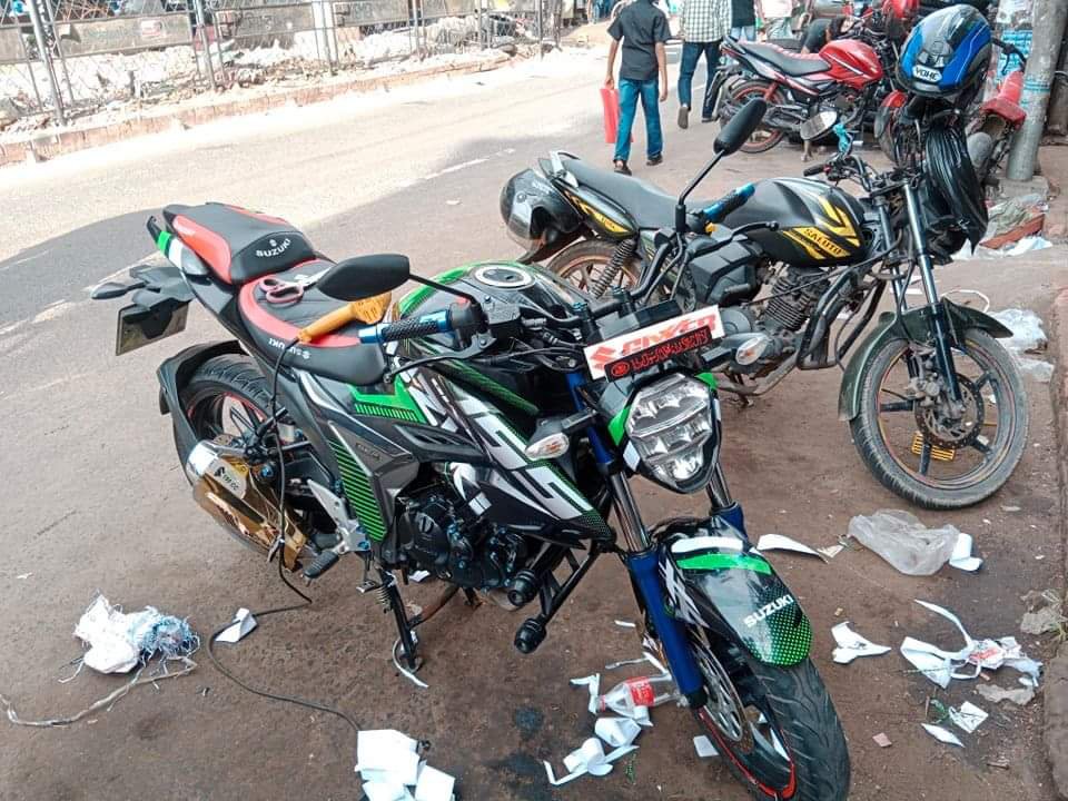 Gixxer fi suzuki model lime colour decal sticker