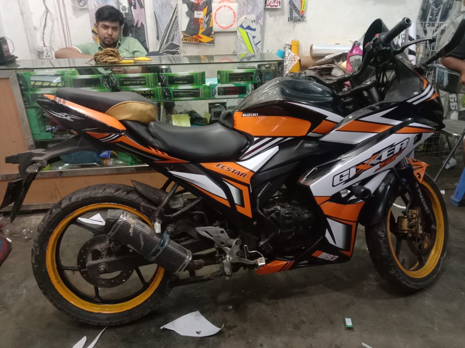 Gixxer SF old model black orange decal sticker