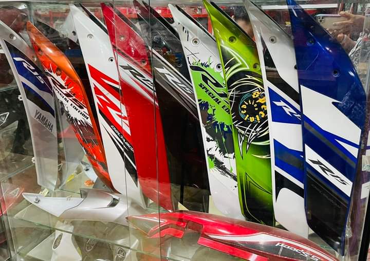 Yamaha R15V2 1/2 part kit, body kit side part