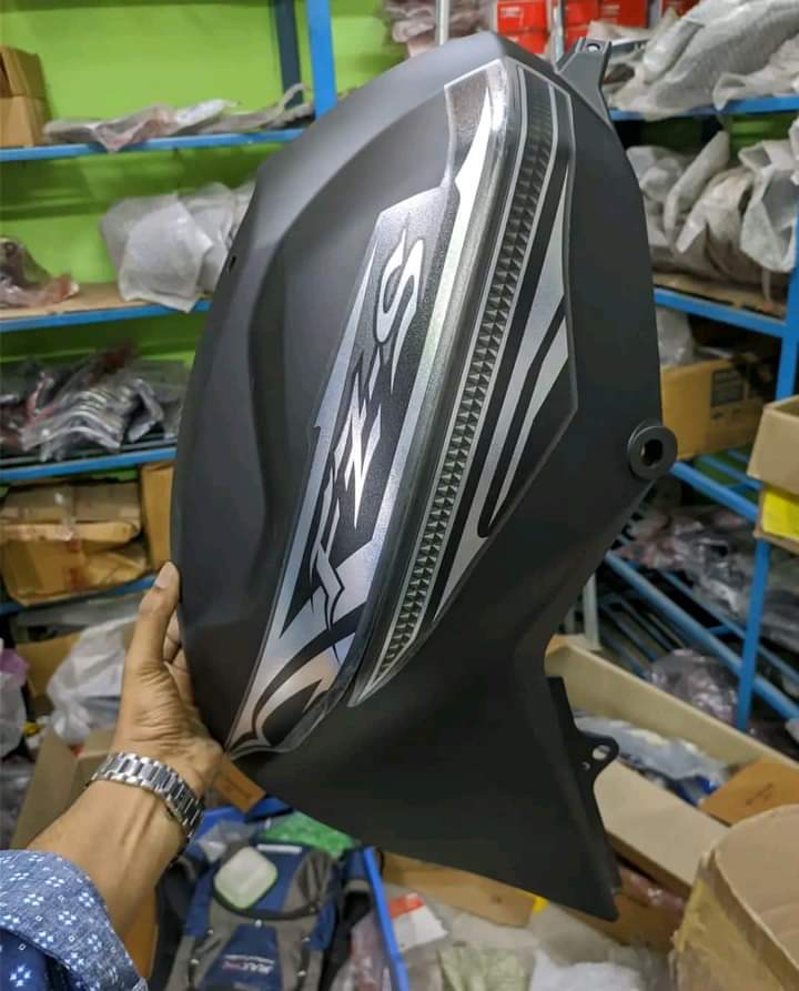 Yamaha Fzsv2 Matt black tank part