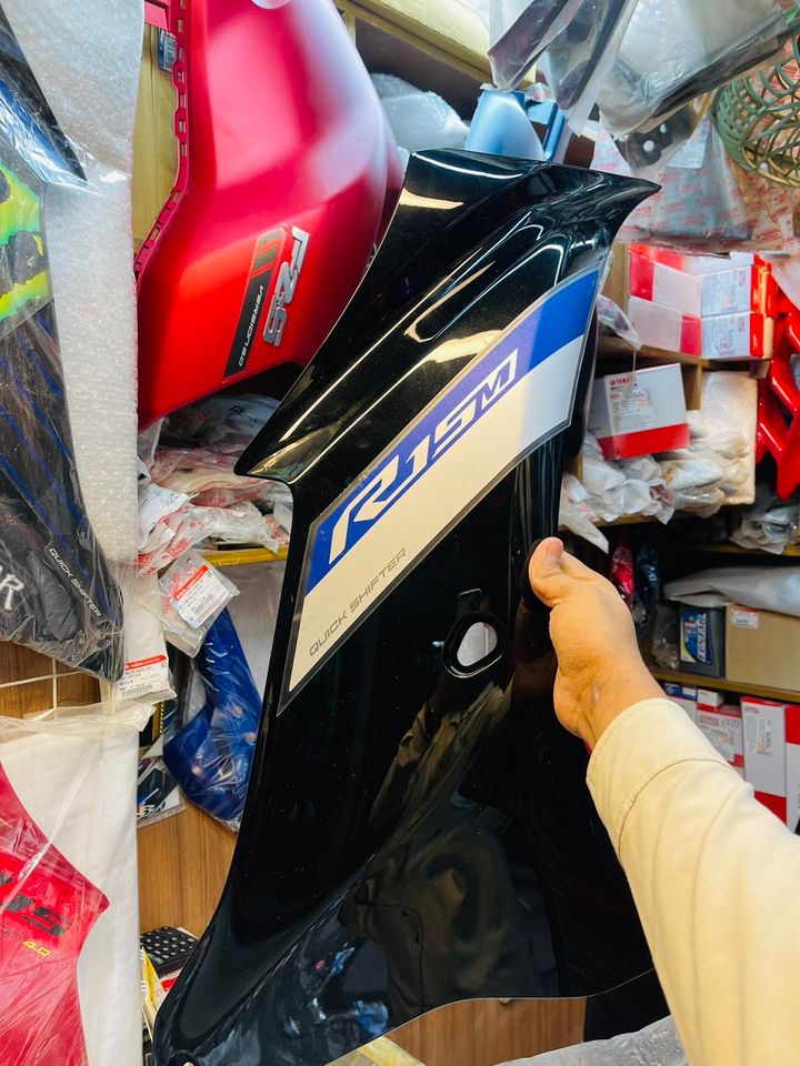 R15m 1/2 part balck colour