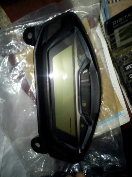 Honda CB Trigger 150 meter
