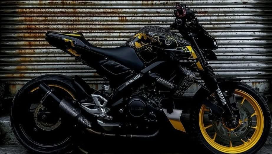MT15 yellow black