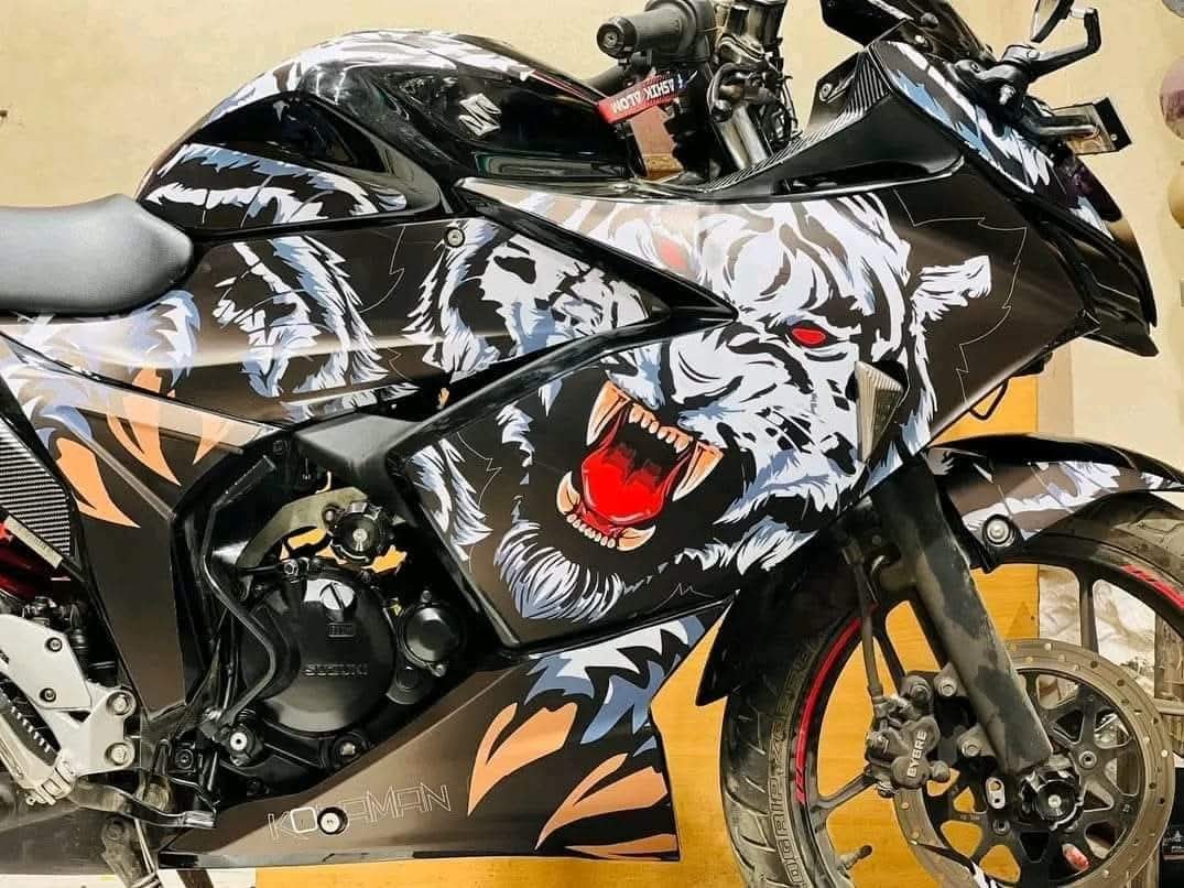 gixxer sf fi white Tiger design premium quality decals sticker set
